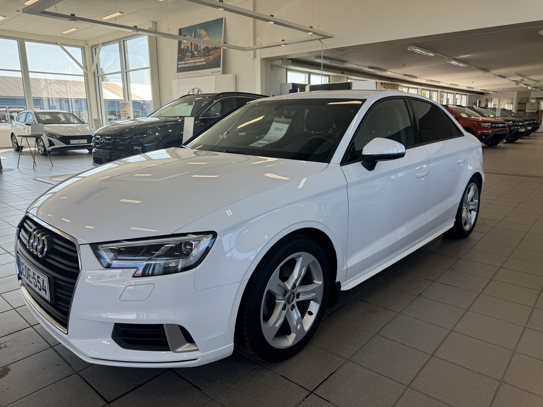 Audi A3 Sedan First Edition Business Sport 1,4 TFSI COD 110 kW ultra S tronic, vm. 2017, 86 tkm (1 / 11)