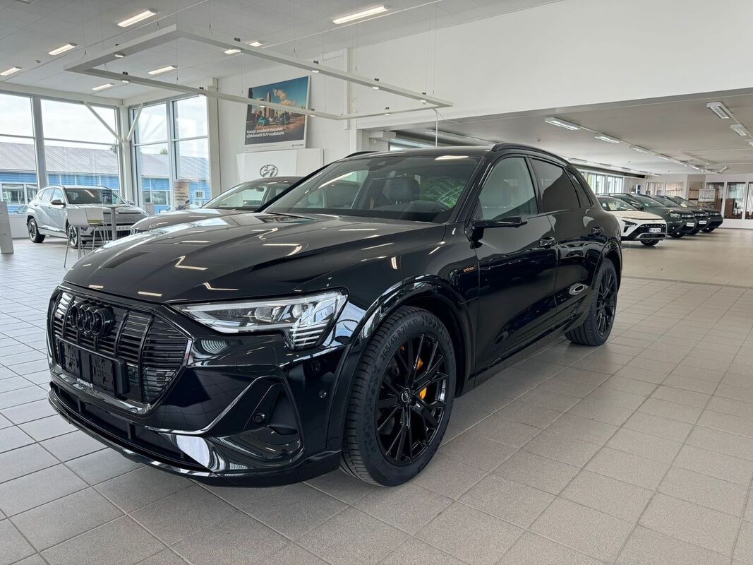 Audi e-tron Advanced 55 quattro S line black edition **KORKO ALK 2.99% + KULUT!**B&O, ACC, VIRTUAALIPEILIT, MATRIX-LED, ILMA-ALUSTA!**, vm. 2022, 54 tkm (1 / 19)