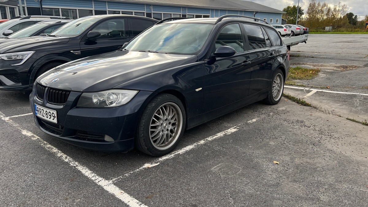 BMW 320 E91 Touring, vm. 2007, 330 tkm (1 / 3)