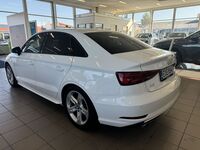 Audi A3 Sedan First Edition Business Sport 1,4 TFSI COD 110 kW ultra S tronic, vm. 2017, 86 tkm (2 / 11)