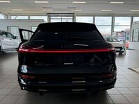 Audi e-tron Advanced 55 quattro S line black edition **KORKO ALK 2.99% + KULUT!**B&O, ACC, VIRTUAALIPEILIT, MATRIX-LED, ILMA-ALUSTA!**, vm. 2022, 54 tkm (3 / 19)