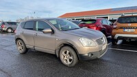 Nissan Qashqai 1,6 Tekna 5MT 4x2, vm. 2008, 256 tkm (2 / 5)