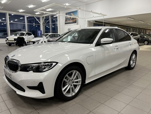 BMW 330 G20 Sedan 330e A Charged Edition  **KORKO ALK 2.99% + KULUT!**SUOMI-AUTO,1-OM,NAVI**, vm. 2020, 79 tkm