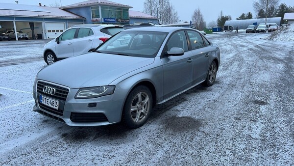 Audi A4 Sedan 2,0 TDI DPF multitronic Business, vm. 2011, 300 tkm